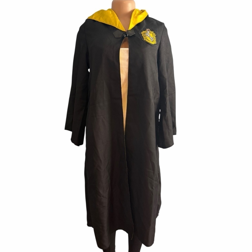 Wizarding World of Harry Potter Hufflepuff  Robe Cloak
